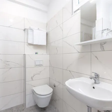 Hotel Paviljoni Slaven 3*