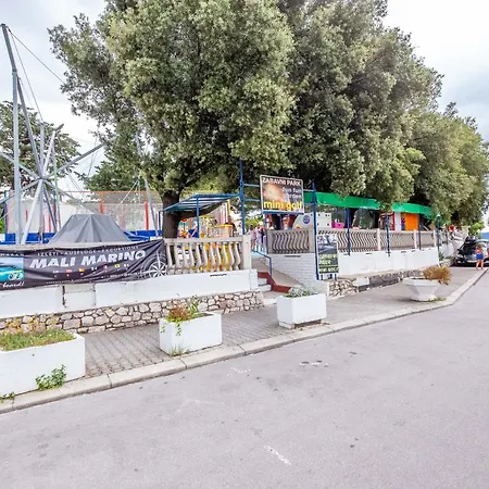 Hotel Paviljoni Slaven 3*