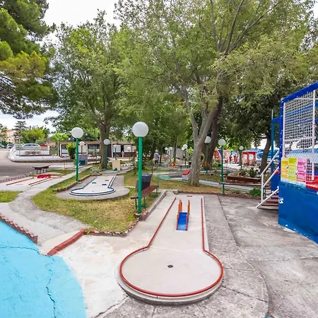 Hotel Paviljoni Slaven 3*