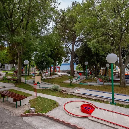 Hotel Paviljoni Slaven 3*