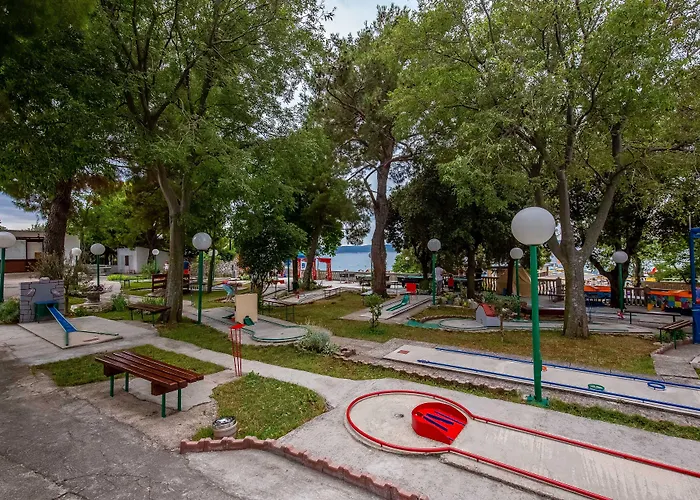 Ξενοδοχείο Paviljoni Slaven 3*