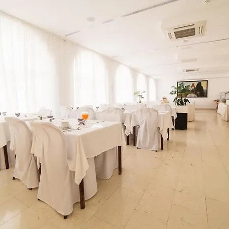 Paviljoni Slaven סלצה