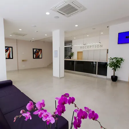 Paviljoni Slaven 3* סלצה