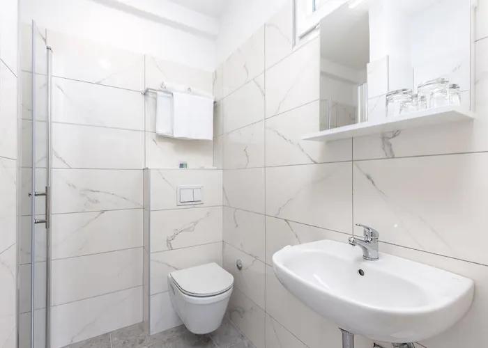 Hotel Paviljoni Slaven 3*