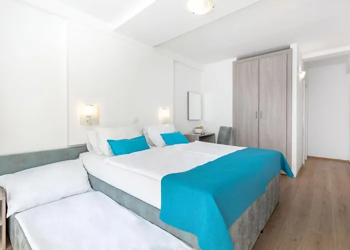 Hotel Paviljoni Slaven 3*