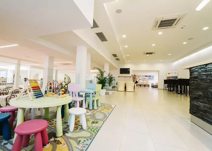 Hotel Paviljoni Slaven 3*