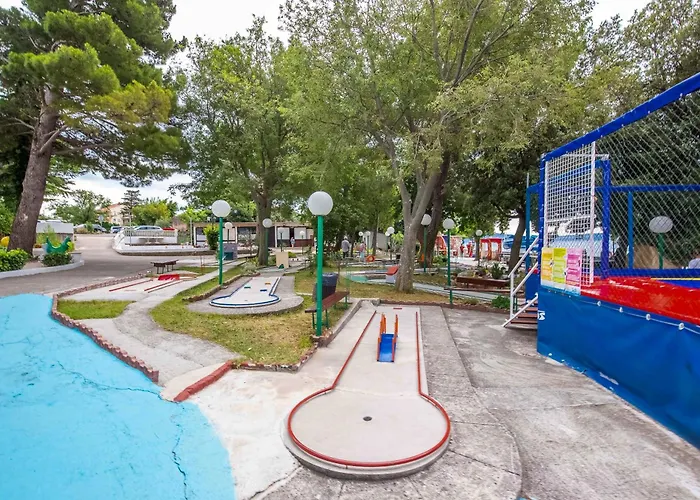 Hotel Paviljoni Slaven 3*